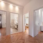 Palomar Luxury Split