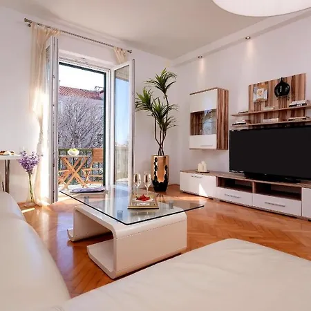 Palomar Luxury