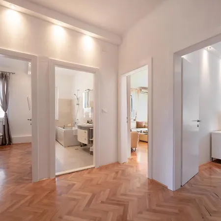 Palomar Luxury ספליט