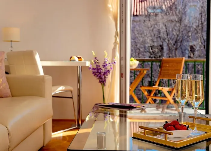 Palomar Luxury Split