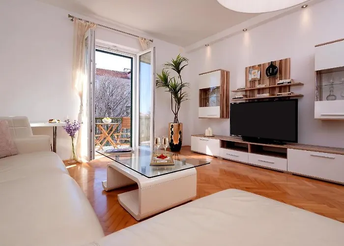 Palomar Luxury