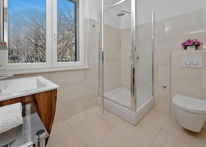 Palomar Luxury Split