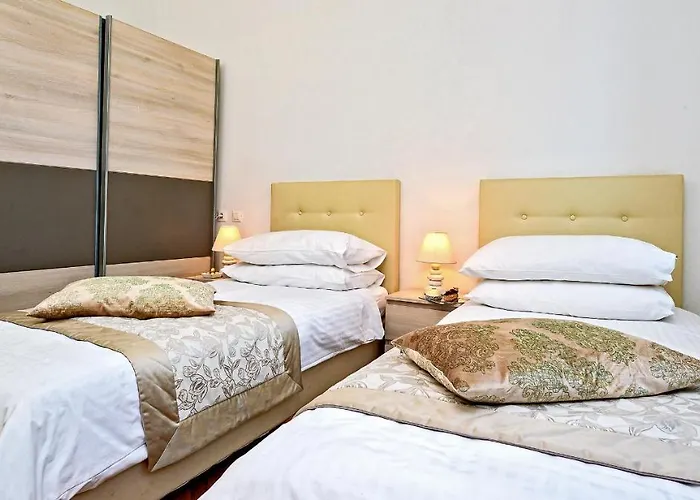 Palomar Luxury Split